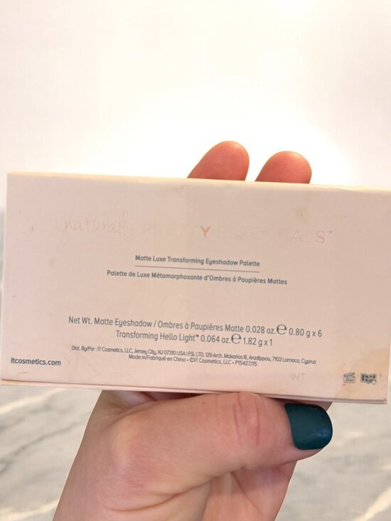 It Cosmetics NEW Naturally Pretty Matte Luxe Transforming Eyeshadow Palette - Picture 7 of 10